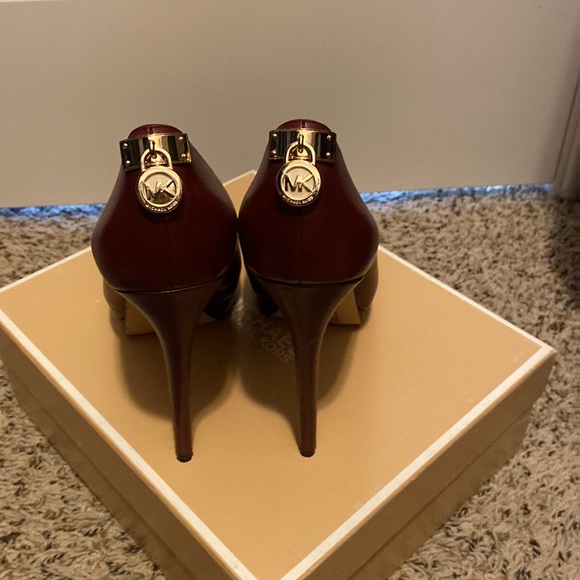 Michael Kors burgundy, 4 inch heals - Picture 3 of 4